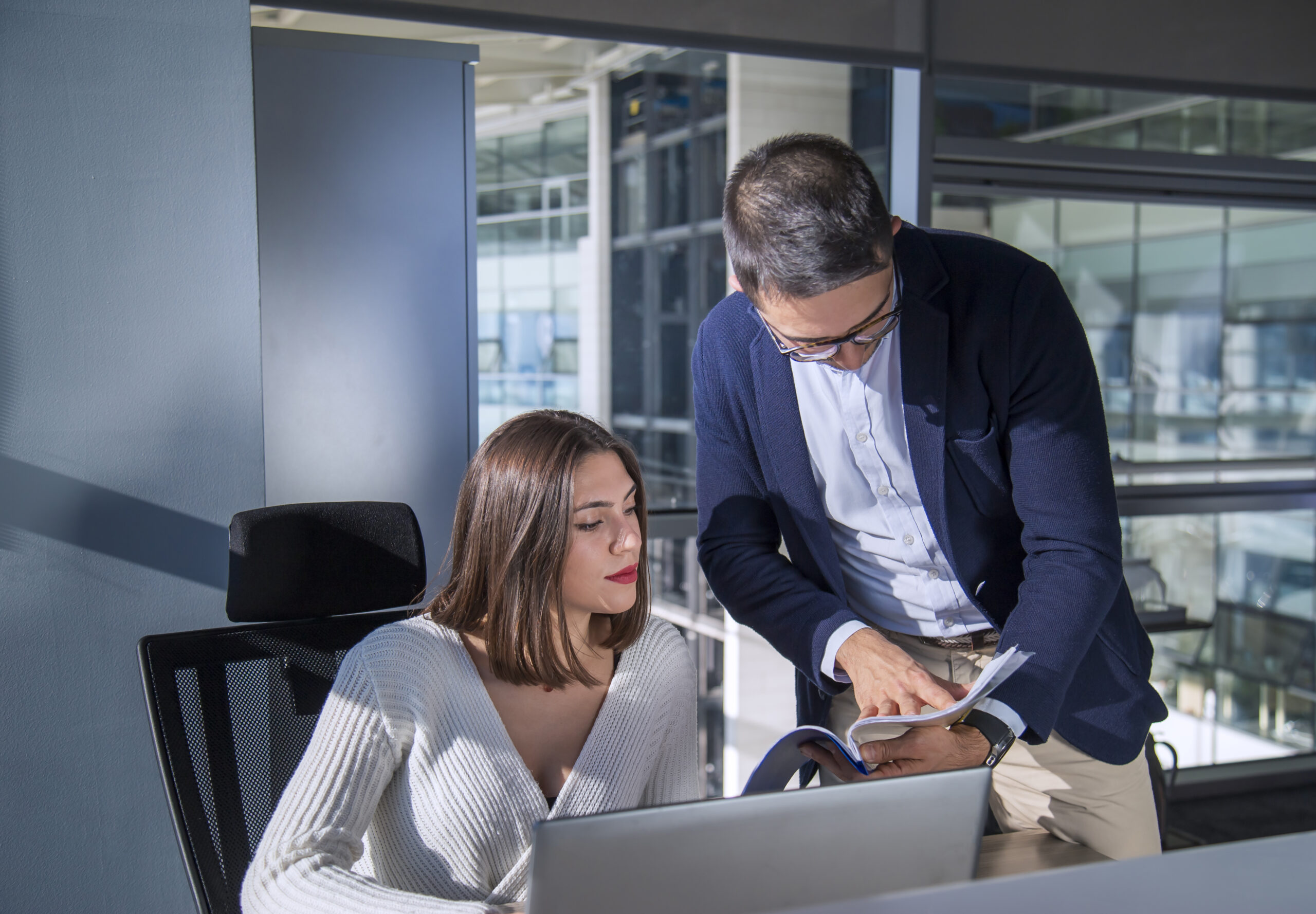 A consultoria empresarial pode abranger várias áreas de uma empresa, trazendo melhorias e análises precisas. Saiba mais.